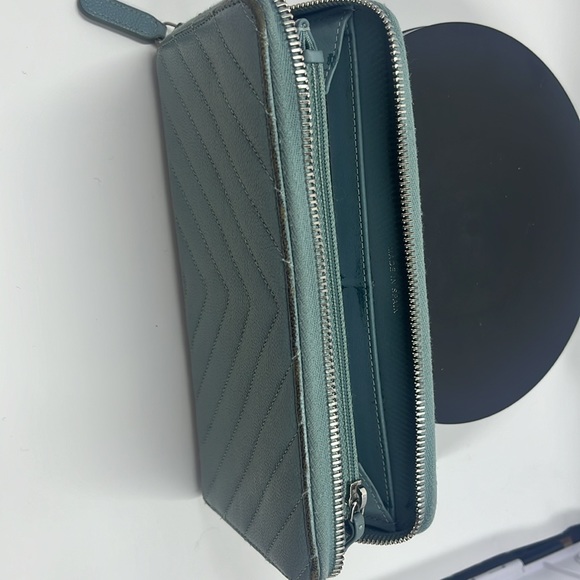 Sale ‼️‼️‼️💜💜💜Authentic Chanel   Zippy Wallet - Picture 4 of 9